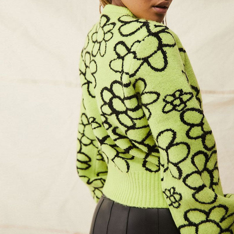 Übergroßer Grüner Pullover Mit Kräftigem Kontrastierendem Blumenmuster – Bischofsärmel Und Rippenstrick