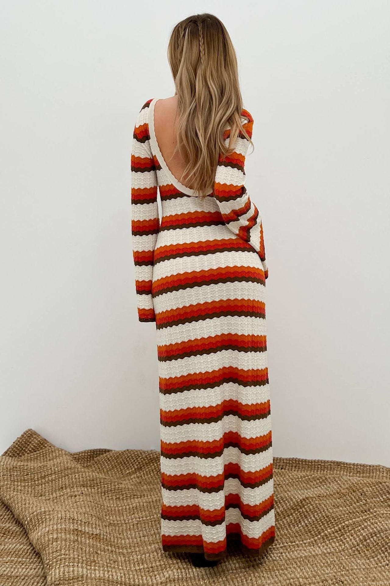 Rückenfreies Maxi-Strickkleid Mit Zickzack-Muster Und Kreuzmuster