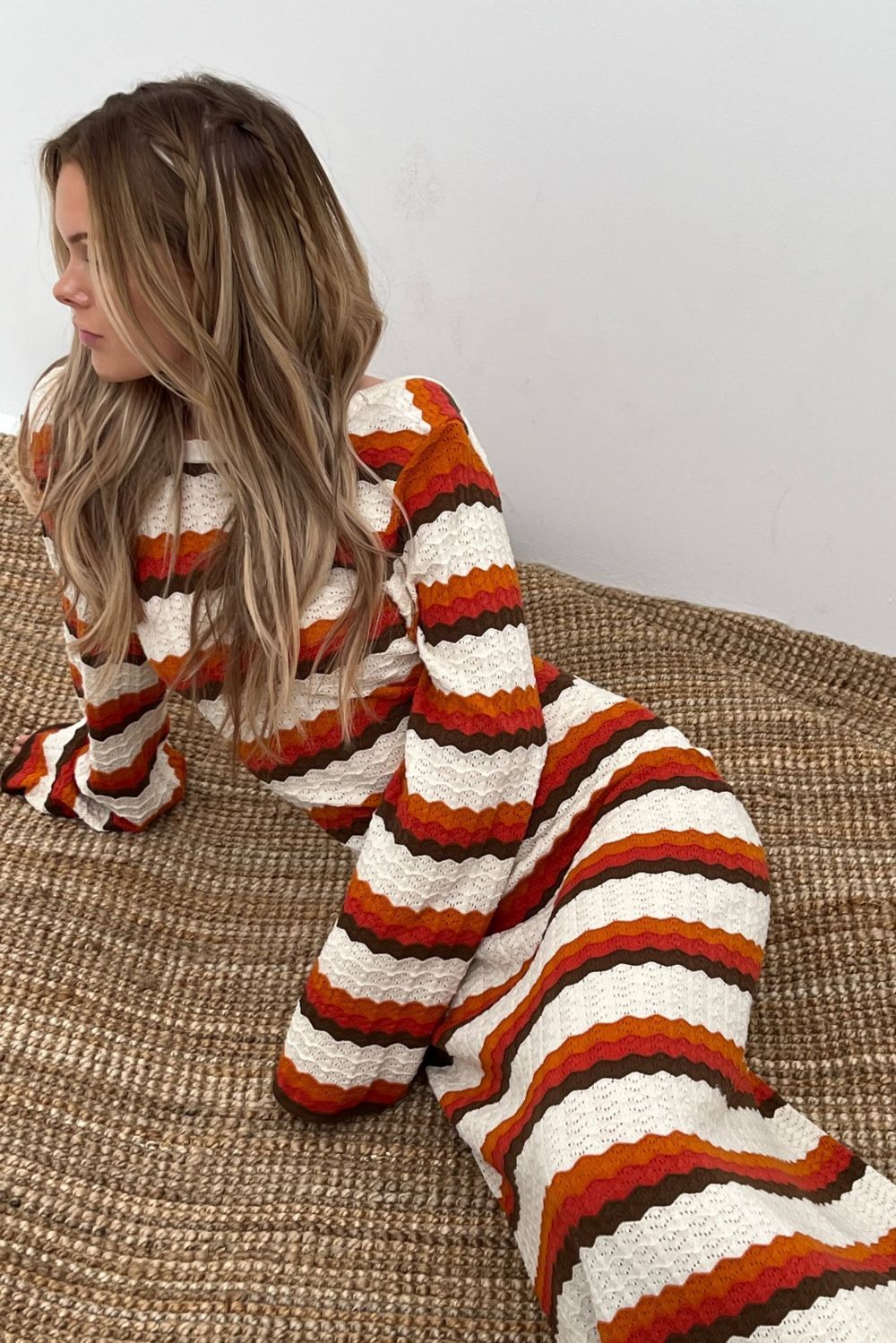 Rückenfreies Maxi-Strickkleid Mit Zickzack-Muster Und Kreuzmuster