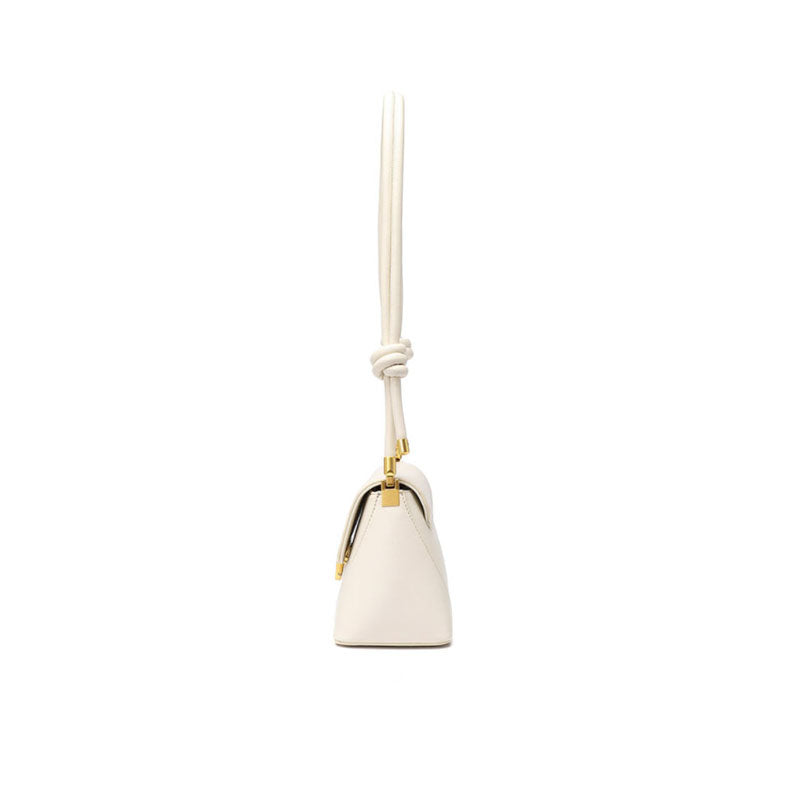 Beigefarbene Berühmte Baguette-Tasche Aus Goldfarbenem Leder Mit Klappe Vorne Und Schnalle