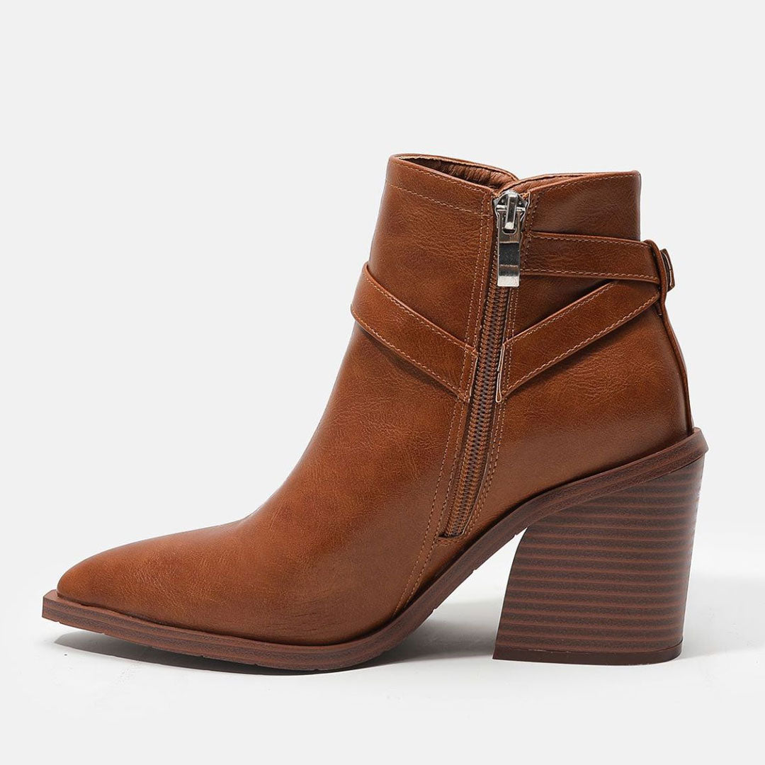 Karamellfarbene Chelsea-Stiefeletten Mit Spitzer Zehenpartie Und Schnalle – Blockabsatz