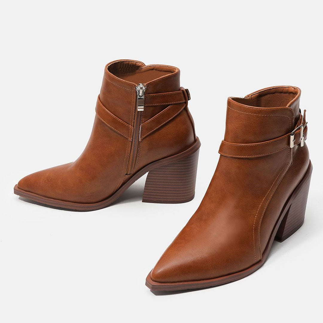 Karamellfarbene Chelsea-Stiefeletten Mit Spitzer Zehenpartie Und Schnalle – Blockabsatz