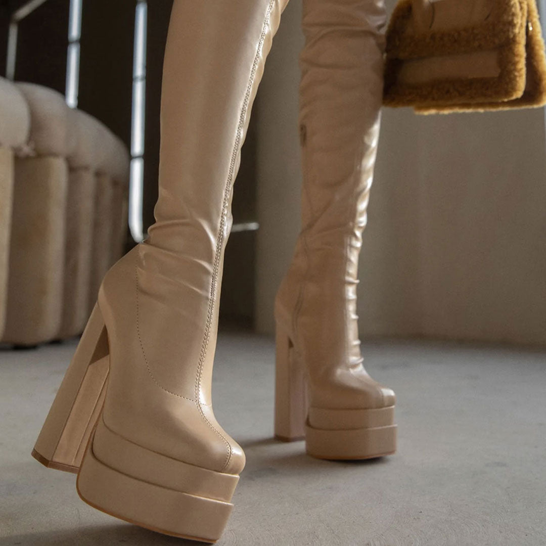 Stilvolle Overknee-Stiefel Mit Quadratischer Zehenpartie Und Klobigem Absatz İn Aprikosenfarbe