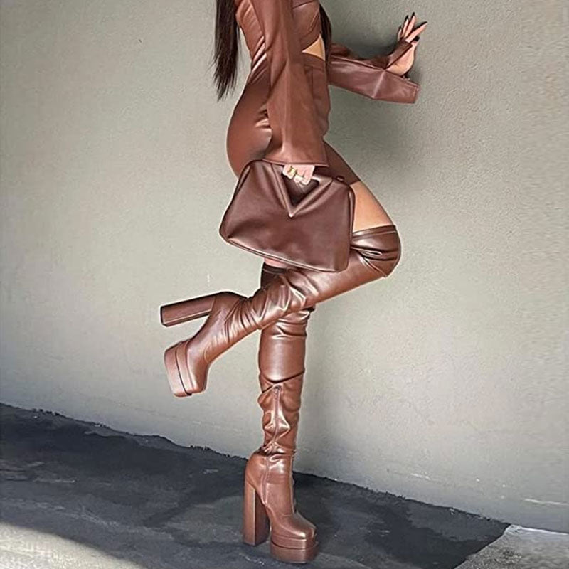 Stilvolle Braune Overknee-Stiefel Mit Quadratischer Zehenpartie Und Dickem Absatz