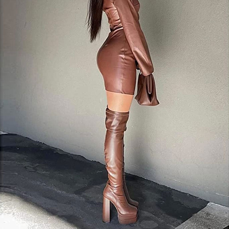 Stilvolle Braune Overknee-Stiefel Mit Quadratischer Zehenpartie Und Dickem Absatz