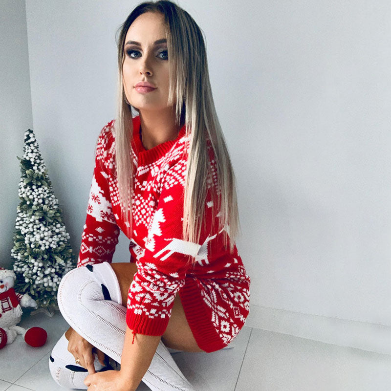 Roter, Figurbetonter Pullover Mit Weihnachtsmuster Und Rundhalsausschnitt Und Langen Ärmeln