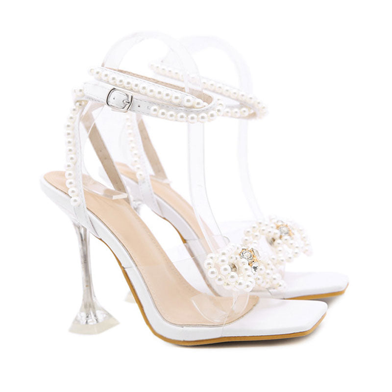 Weiße Schuhe Mit Kristallperlen Und Schleife
