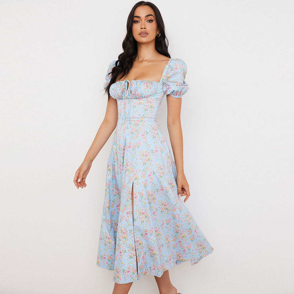 Stilvolles Hellblaues Maxikleid Mit Gänseblümchenmuster, Puffärmeln Und Hohem Schlitz