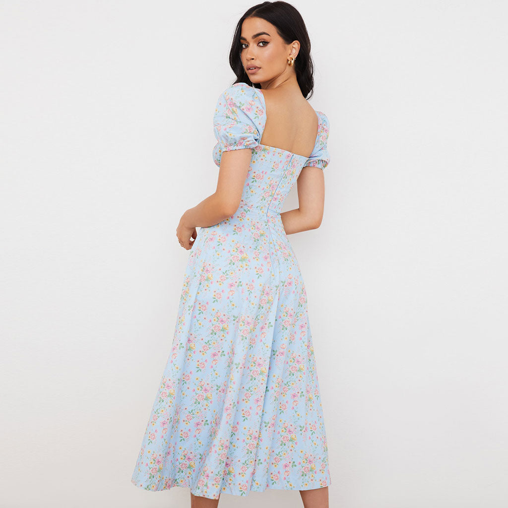Stilvolles Hellblaues Maxikleid Mit Gänseblümchenmuster, Puffärmeln Und Hohem Schlitz
