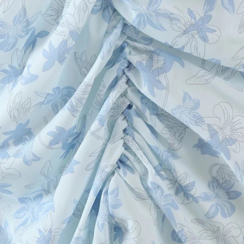 Tief Ausgeschnittenes Midikleid Mit Blumenmuster Und Schlitz