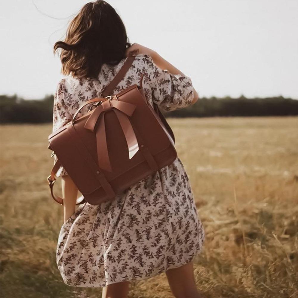 Eine Tasche Mit Einem Modernen Hauch Klassischer Eleganz