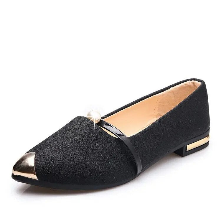 Elegante Schuhe Mit Perlendetails