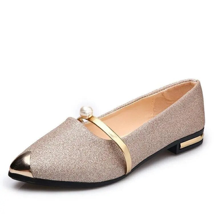 Elegante Schuhe Mit Perlendetails