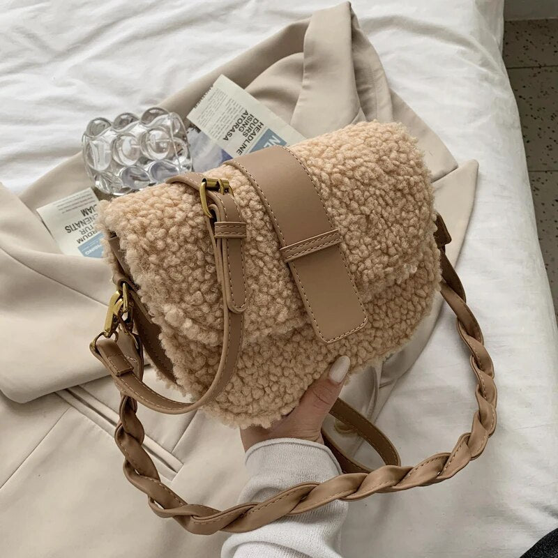 Tasche Mit Plüschfell-Details