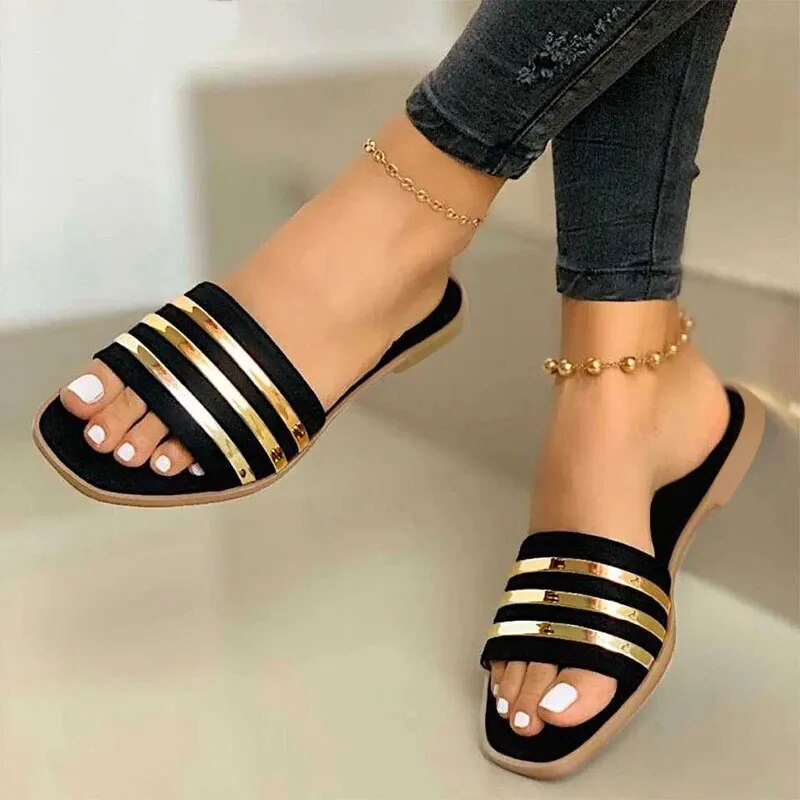 Stylische Slipper Mit Metallic-Details