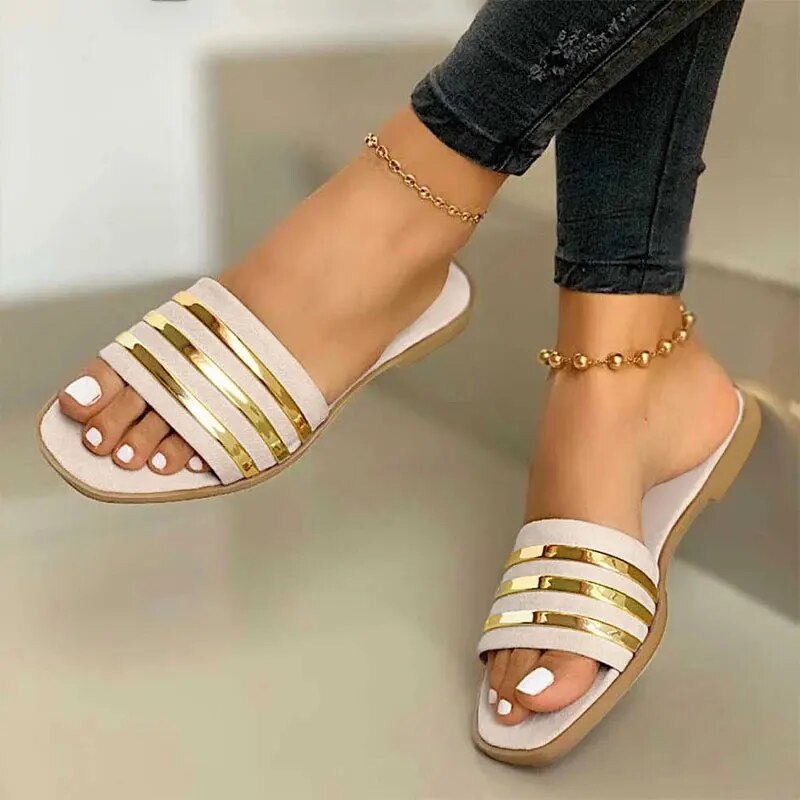 Stylische Slipper Mit Metallic-Details