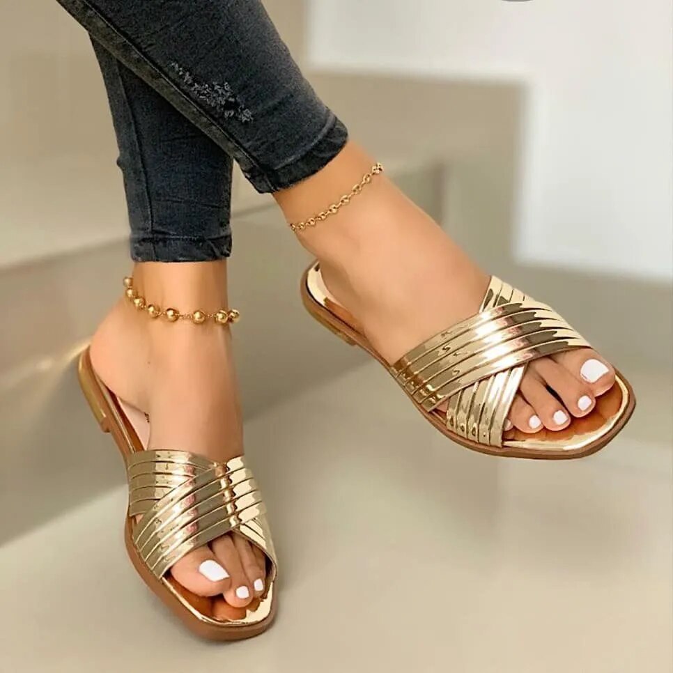 Stylische Slipper Mit Metallic-Details