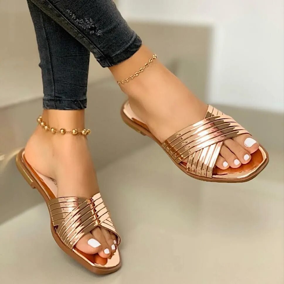 Stylische Slipper Mit Metallic-Details