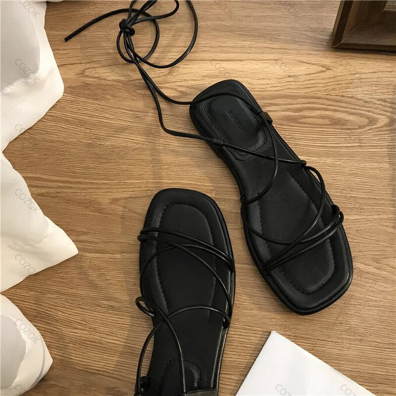 Stilvolle, Bequeme Sandalen Mit Kreuzriemen