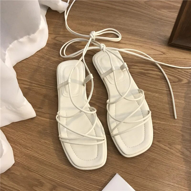 Stilvolle, Bequeme Sandalen Mit Kreuzriemen