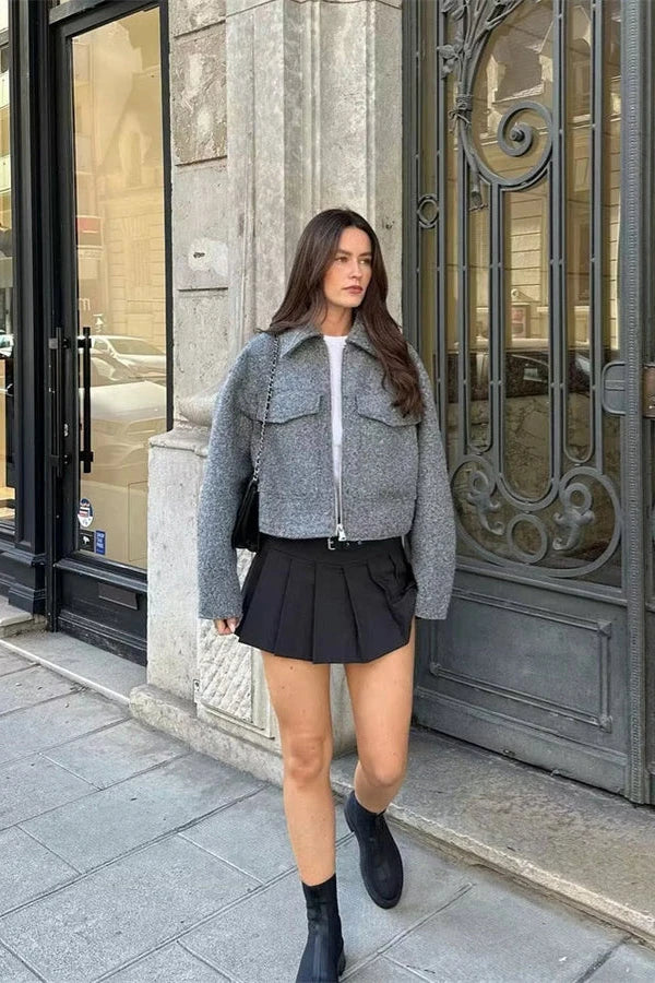 Elegante Reißverschlussjacke Mit Taschendetails
