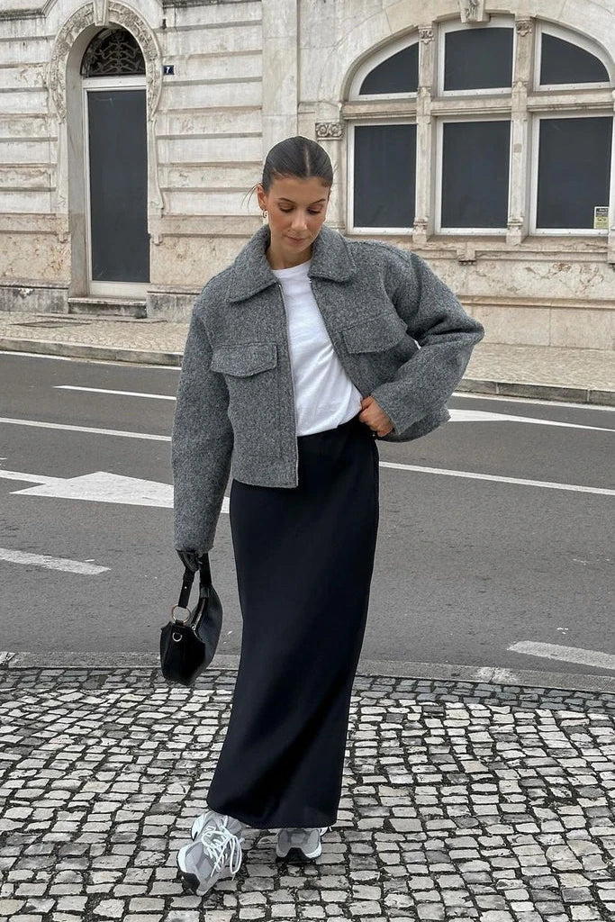 Elegante Reißverschlussjacke Mit Taschendetails