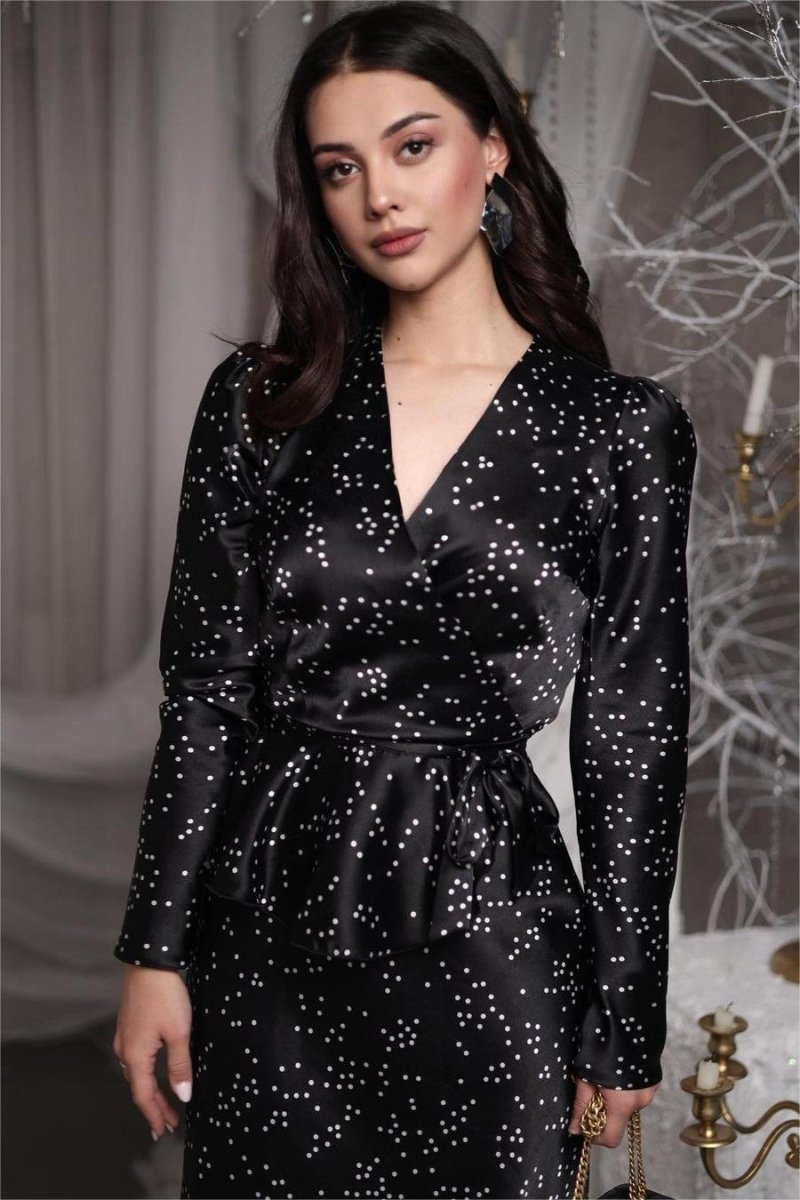 Elegantes Maxikleid Mit V-Ausschnitt Und Spitzendetail