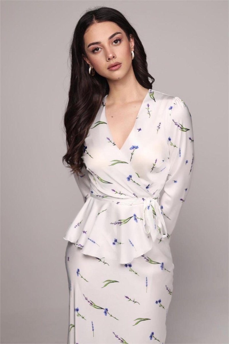 Elegantes Maxikleid Mit V-Ausschnitt Und Spitzendetail