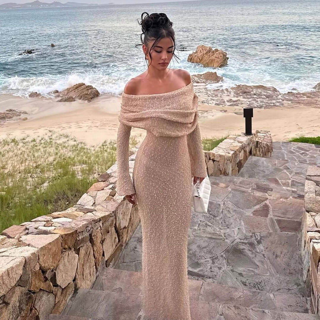 Elegantes, Schulterfreies, Transparentes Maxikleid Mit Langen Ärmeln