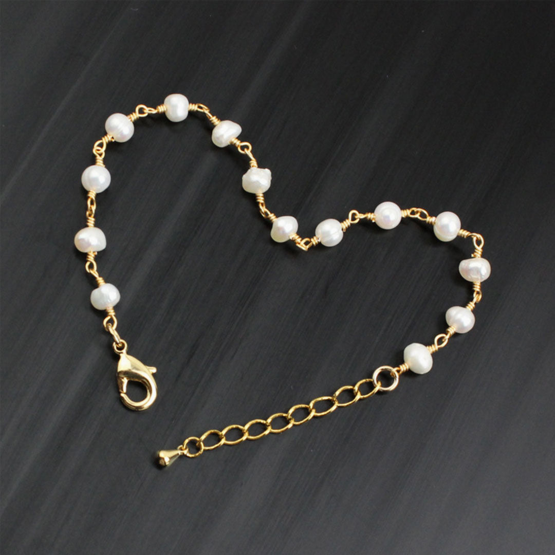 Elegantes Plattiertes Kettenarmband Mit Perlen - Gold