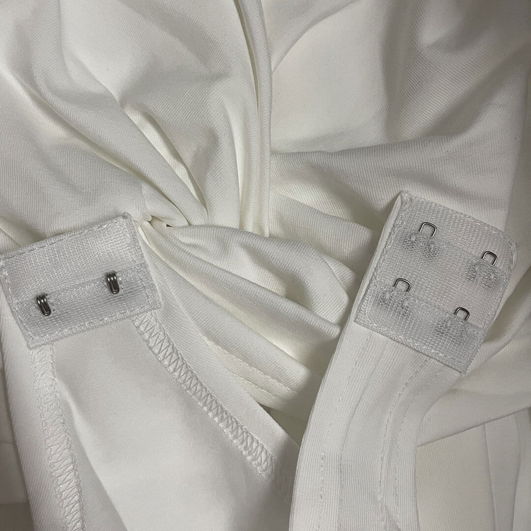 Stilvoller, Plissierter, Langärmliger Bodysuit Mit Umschlag Vorne – Farbe: Weiß