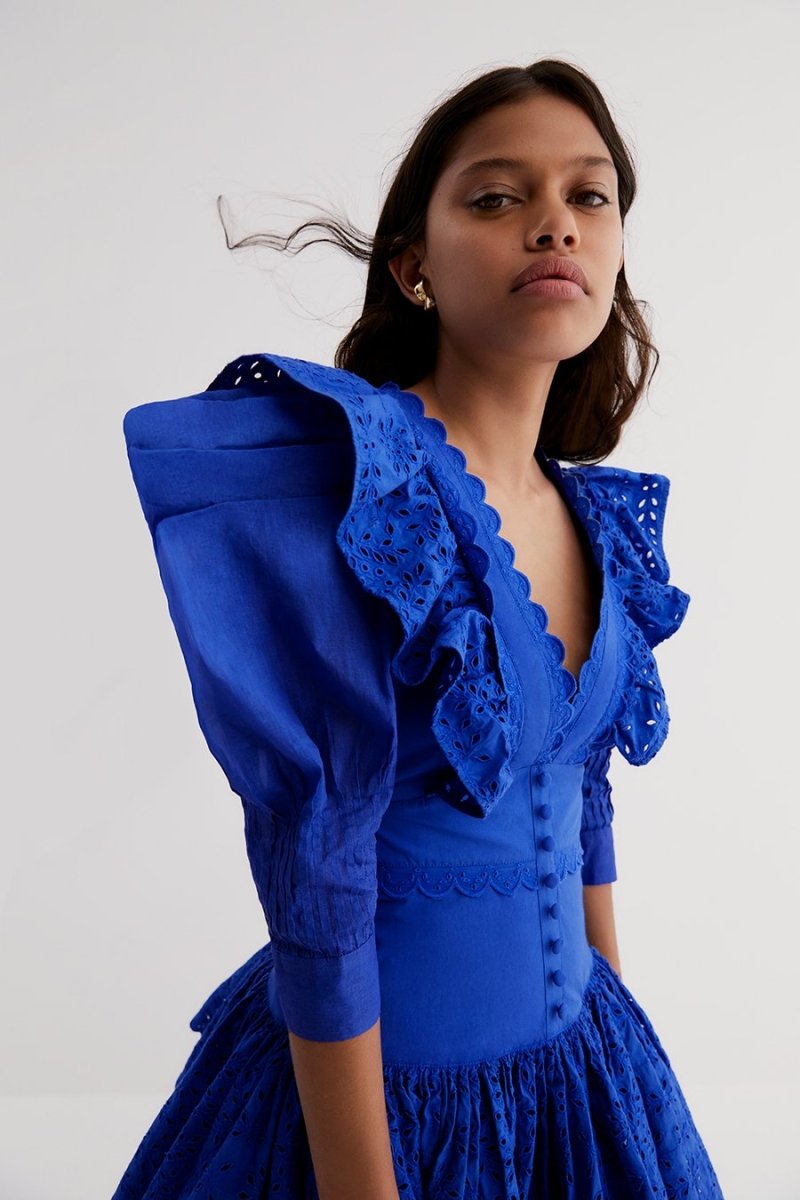 Minikleid Mit Tiefem V-Ausschnitt Und Spitzenstickerei