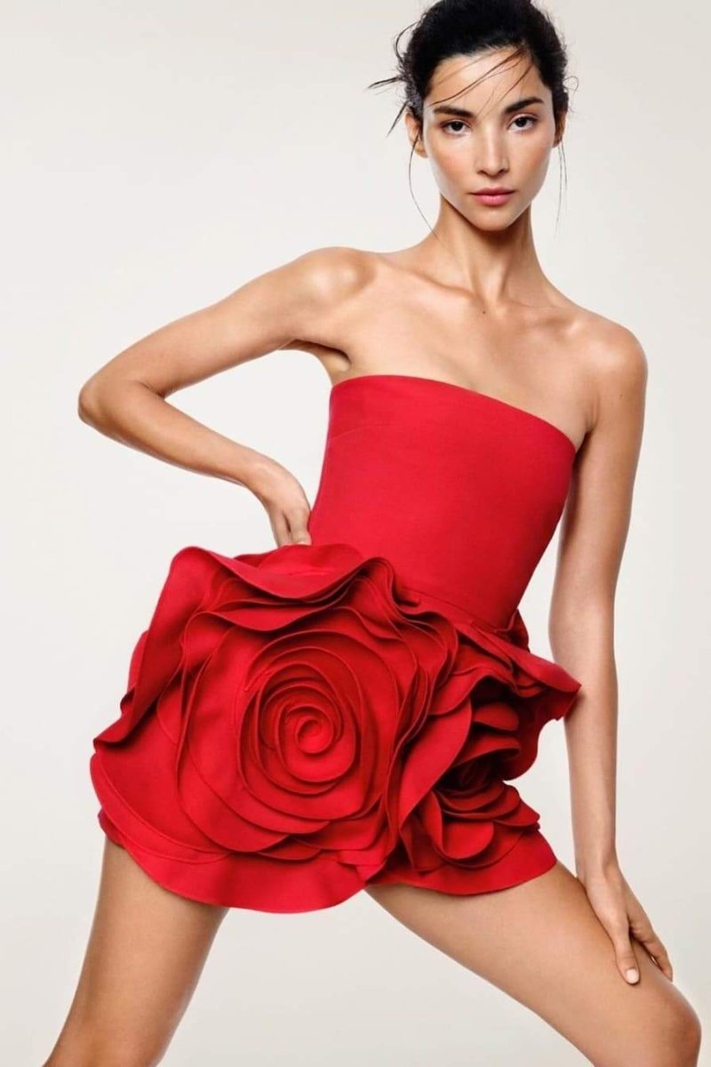 Trägerloses Minikleid Mit Blumendetail