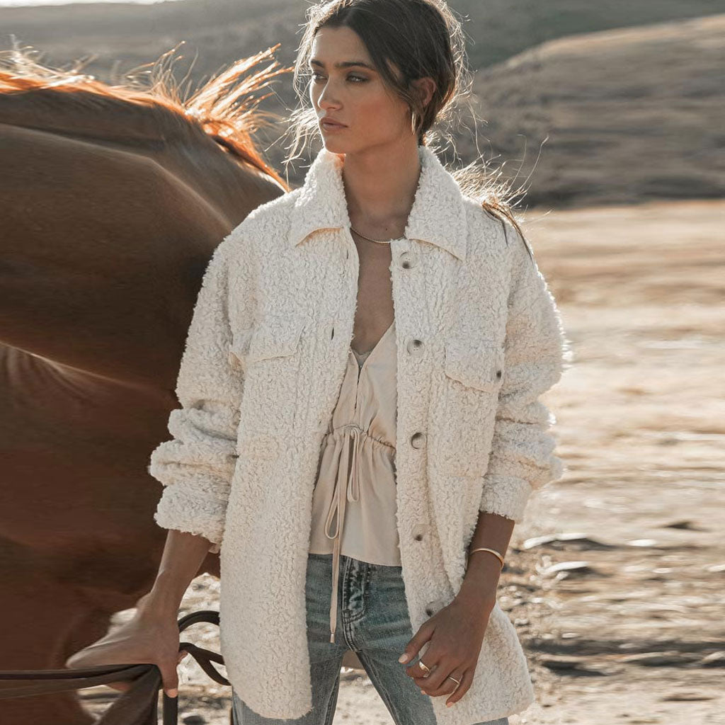 Beige Geknöpfte, Langärmlige Kunstpelzjacke Mit Puffkragen