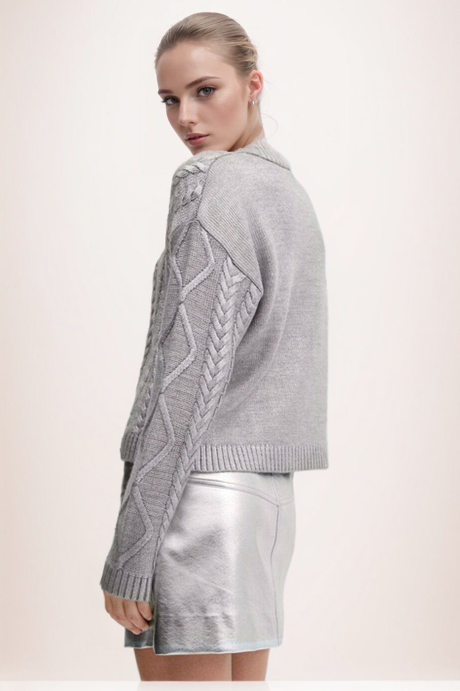 Zopfmusterpullover Mit Metallicfolienstruktur