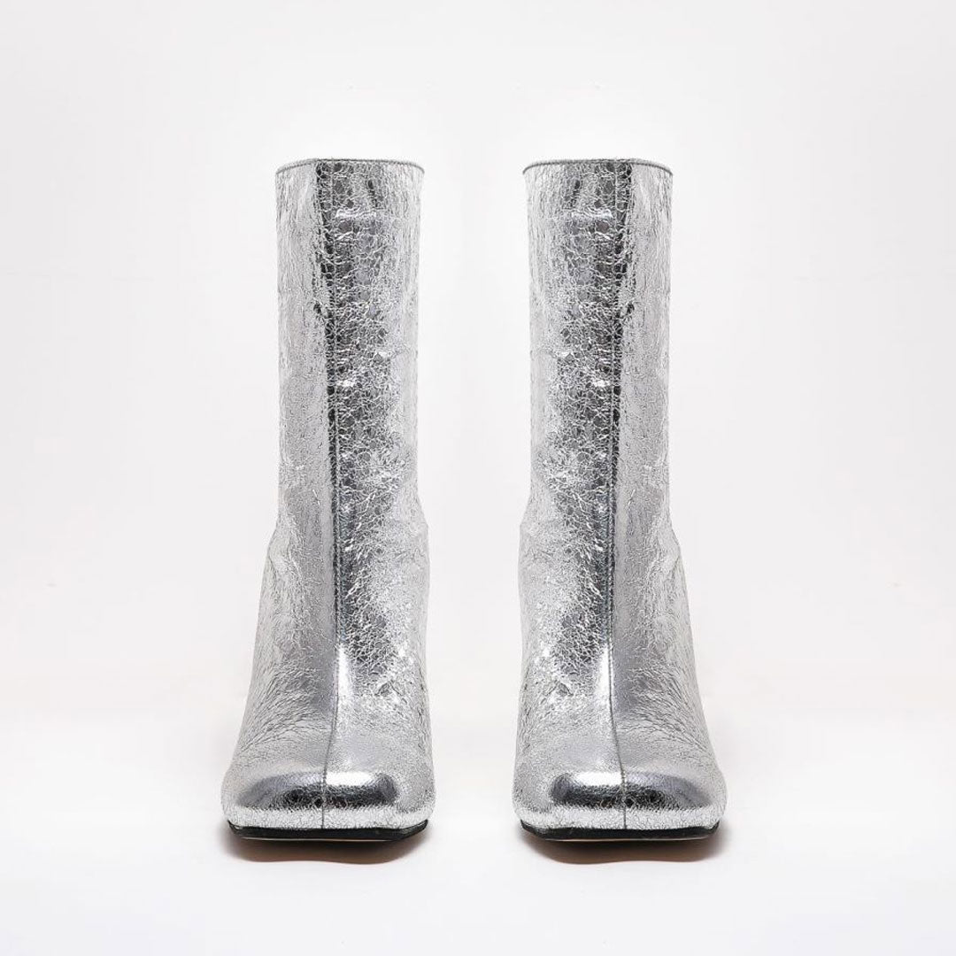 Silberne Stiefel Mit Hohem Absatz Und Quadratischer Zehenpartie Mit Glänzenden Metallic-Details