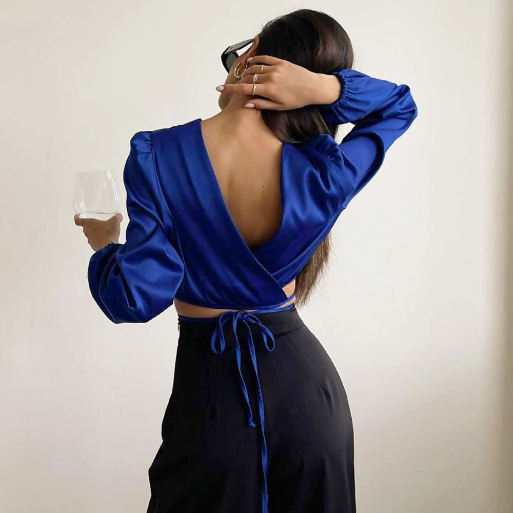 Königsblaues, Glänzendes Satin-Crop-Top Mit Schnürung Und Langen Ärmeln Und Rundhalsausschnitt