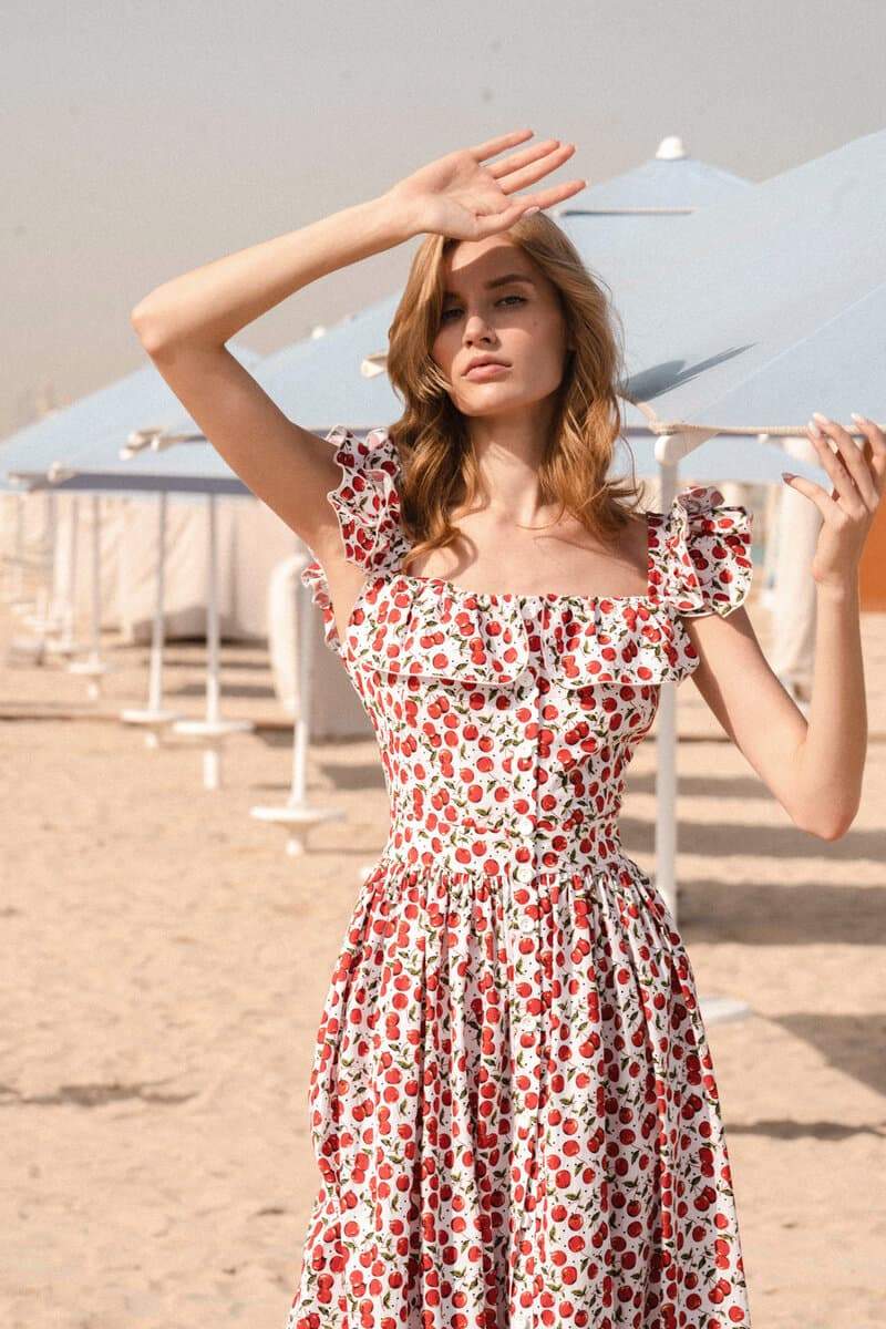 Midikleid Mit Dünnen Trägern Und Kirschmuster