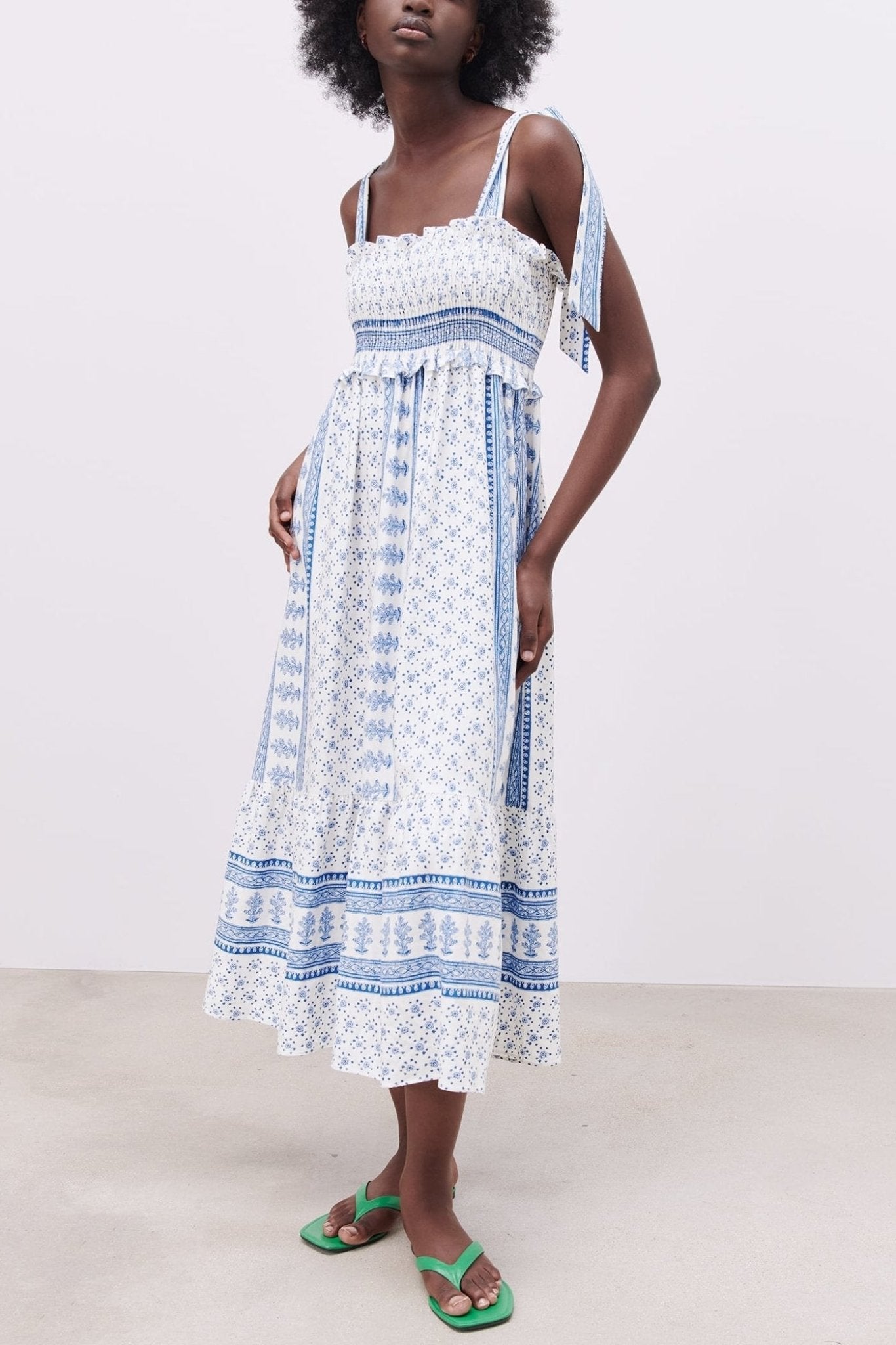 Gestreiftes Midikleid Mit Botanischem Blumenmuster