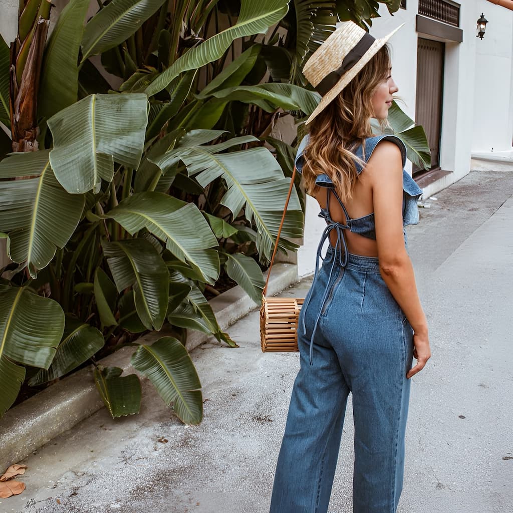 Jeans-Overall Mit Offenem Rückendetail