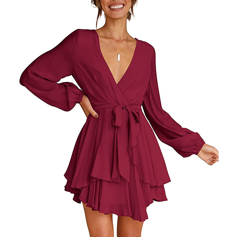 Minikleid Mit V-Ausschnitt Und Stilvollem Design