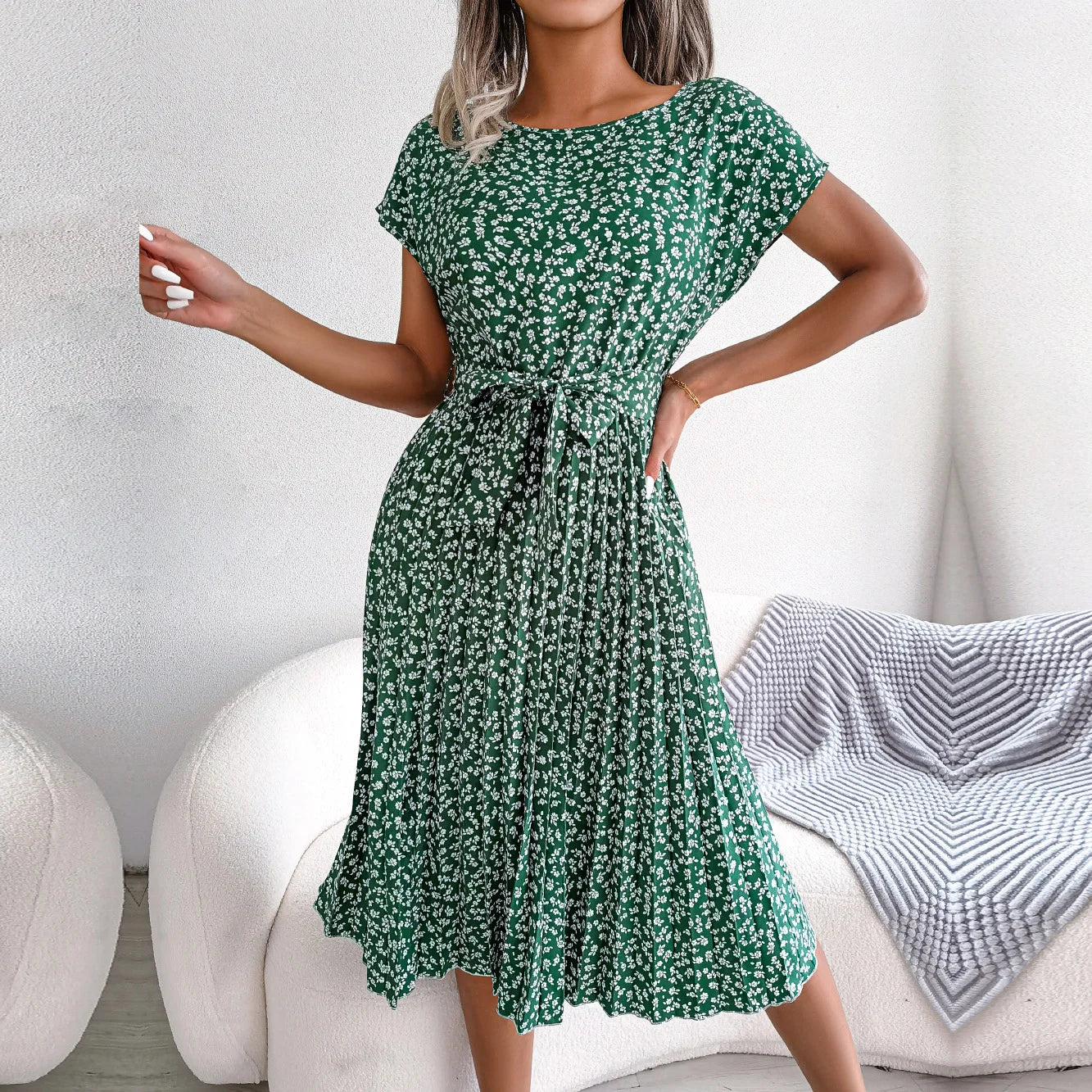 Plissiertes Midikleid Mit Rundhalsausschnitt