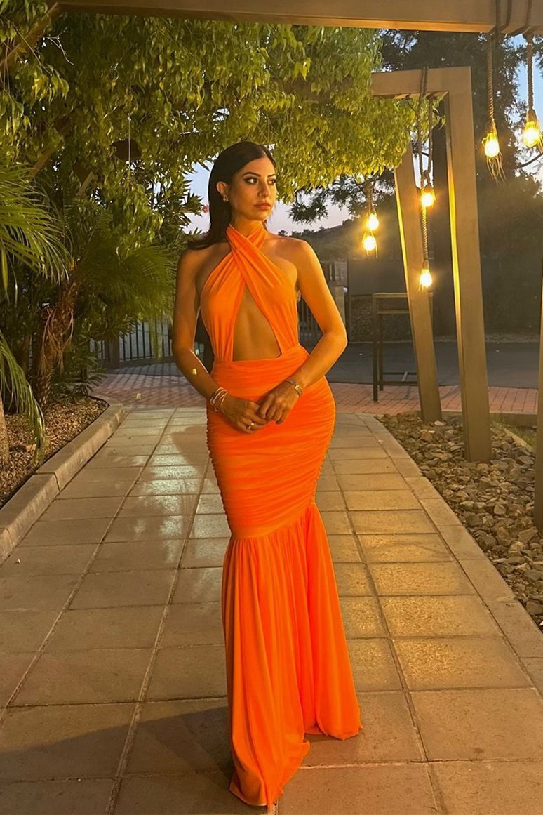 Maxikleid Mit Überkreuztem Neckholder