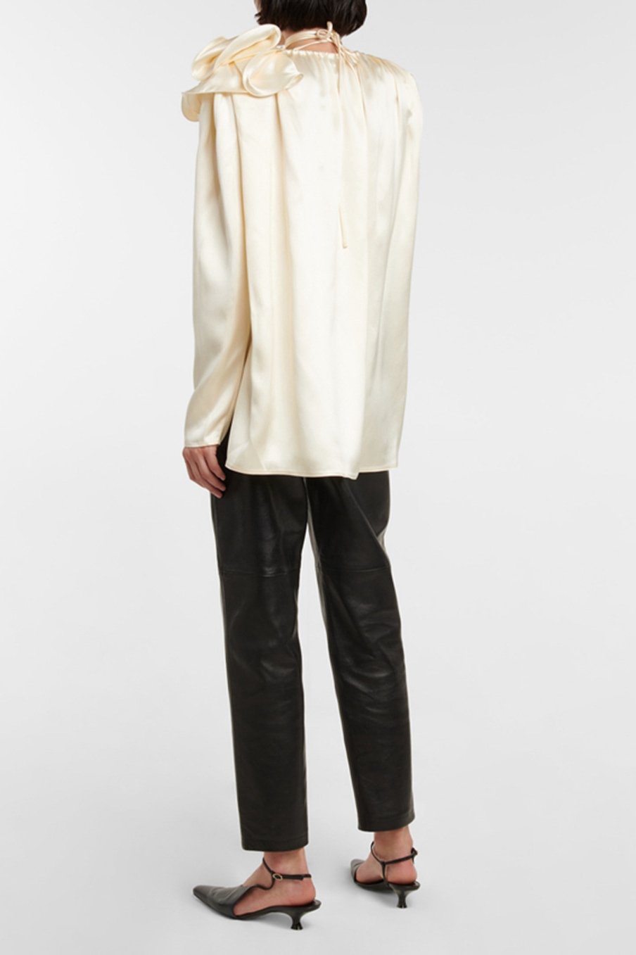 Satinbluse Mit V-Ausschnitt Und Blumendetail