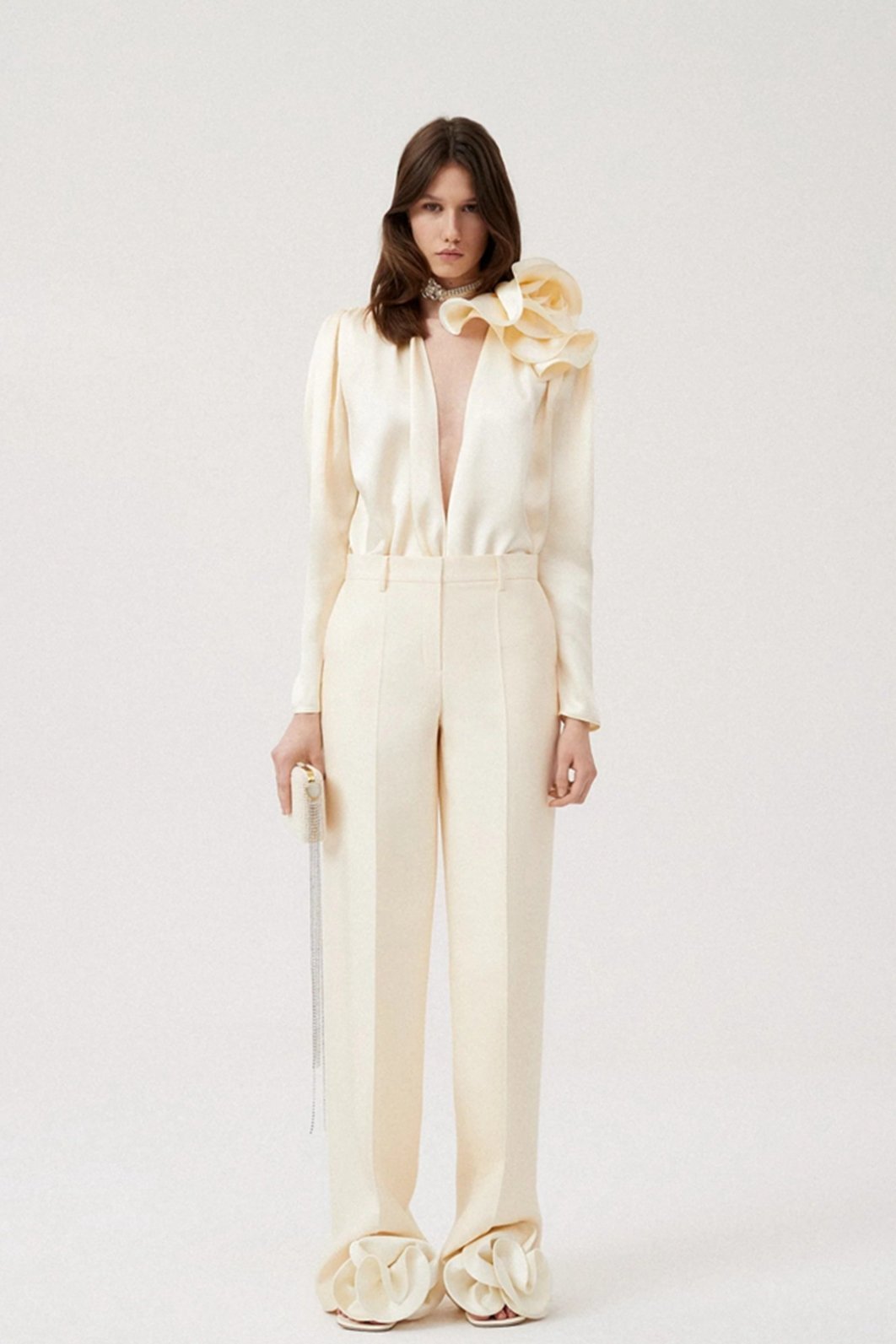 Satinbluse Mit V-Ausschnitt Und Blumendetail