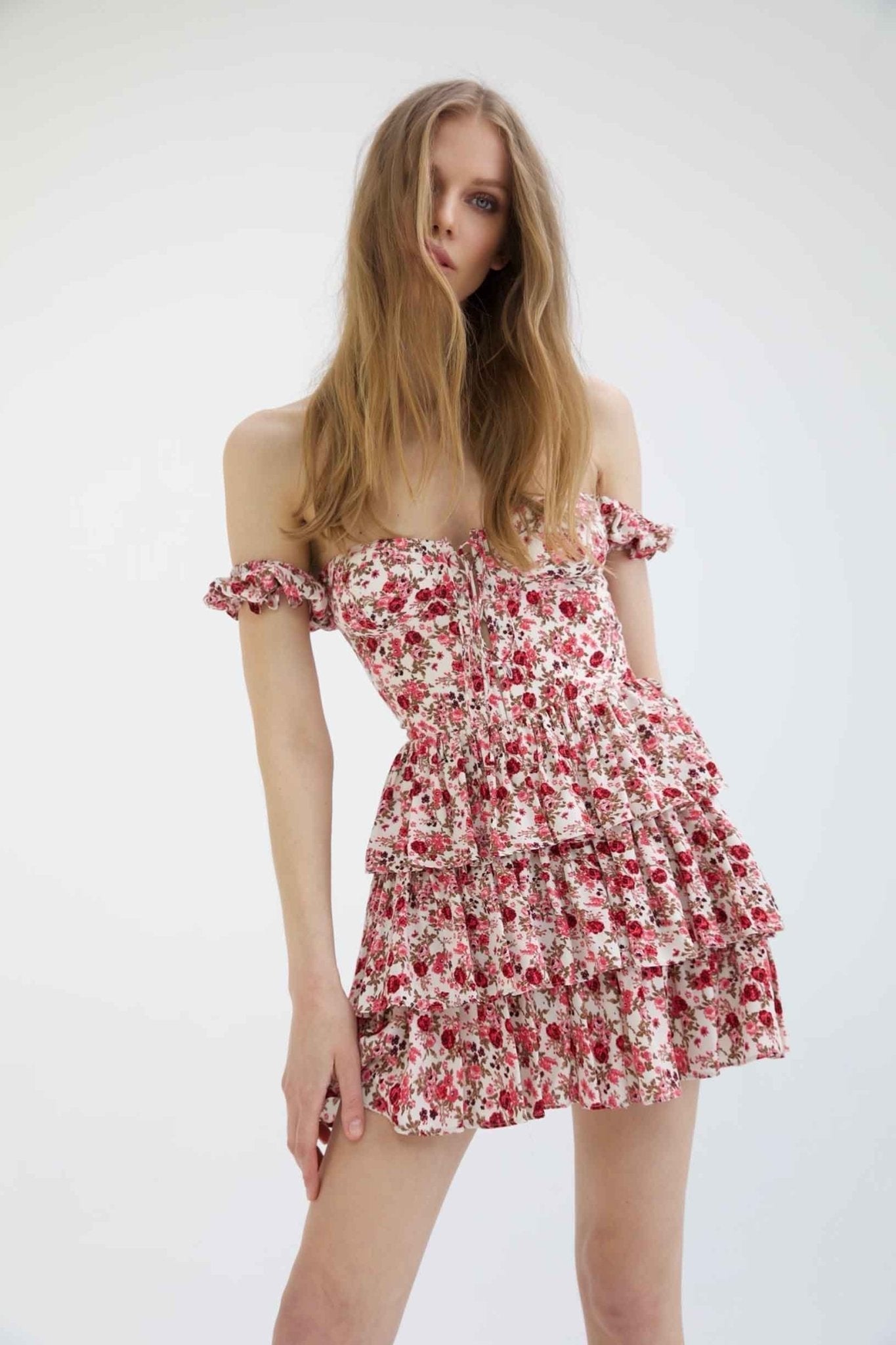 Minikleid Mit Lagendesign Und Bedrucktem Oberteil