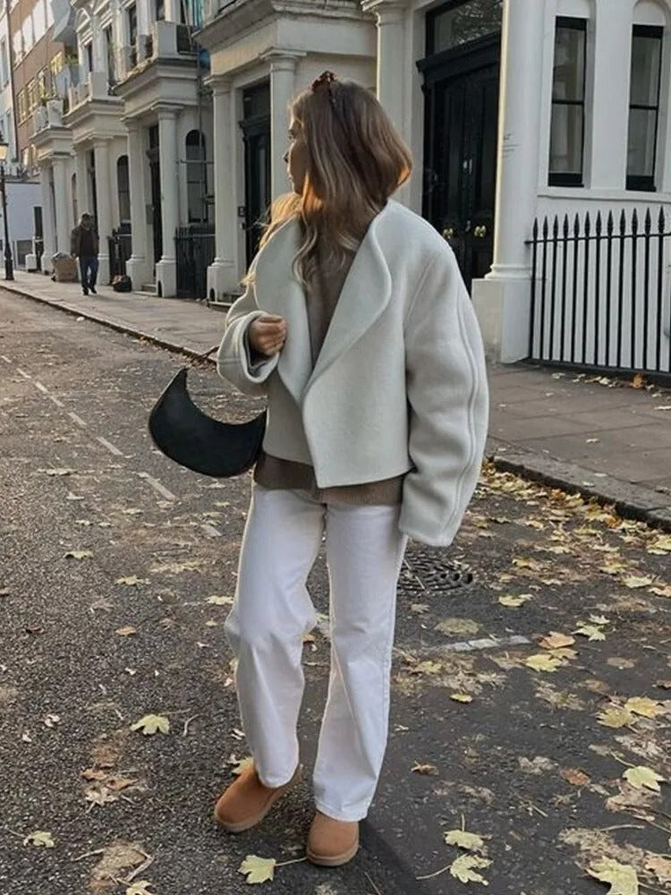 Herbst-Chic: Langarmjacke Mit V-Ausschnitt