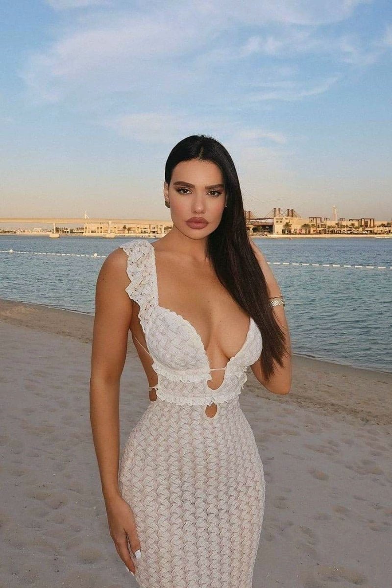 Maxikleid Aus Strick Mit Rüschen Und Cut-Outs