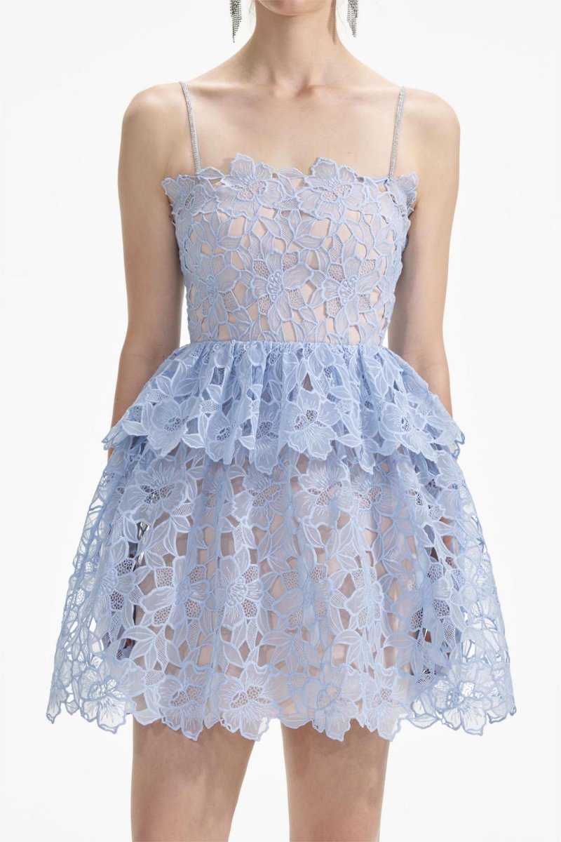 Minikleid Mit Spitzendetails Und Lagen