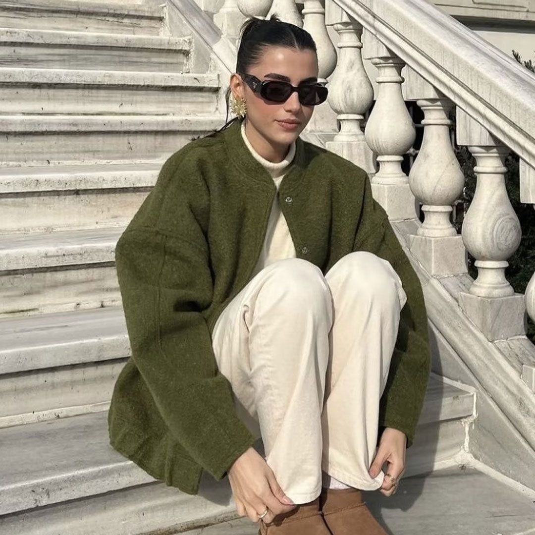 Langärmlige, Strukturierte Oversize-Bomberjacke Mit Cargotasche Und Button-Down-Kragen